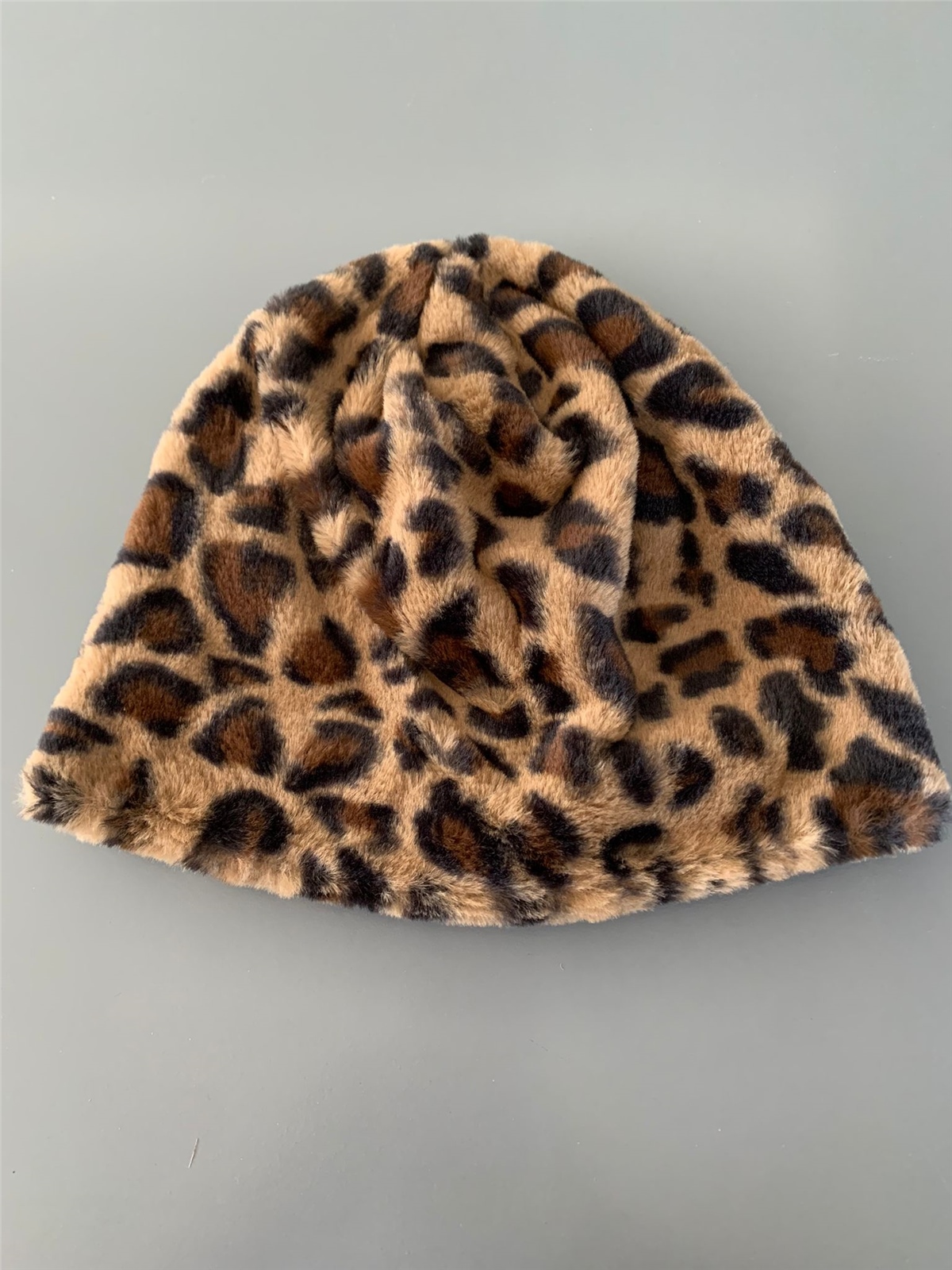 Leopar Desenli Peluş Bere Şapka