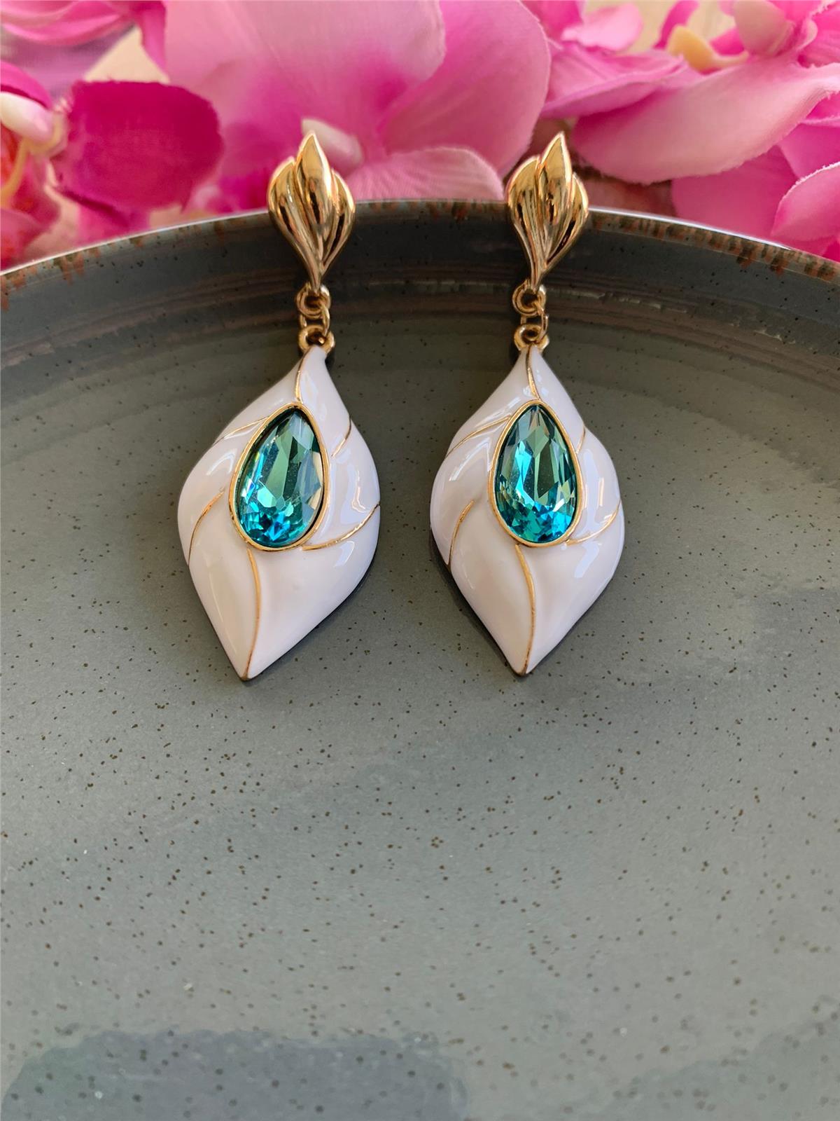 Mavi Taşlı Beyaz Elips Küpe