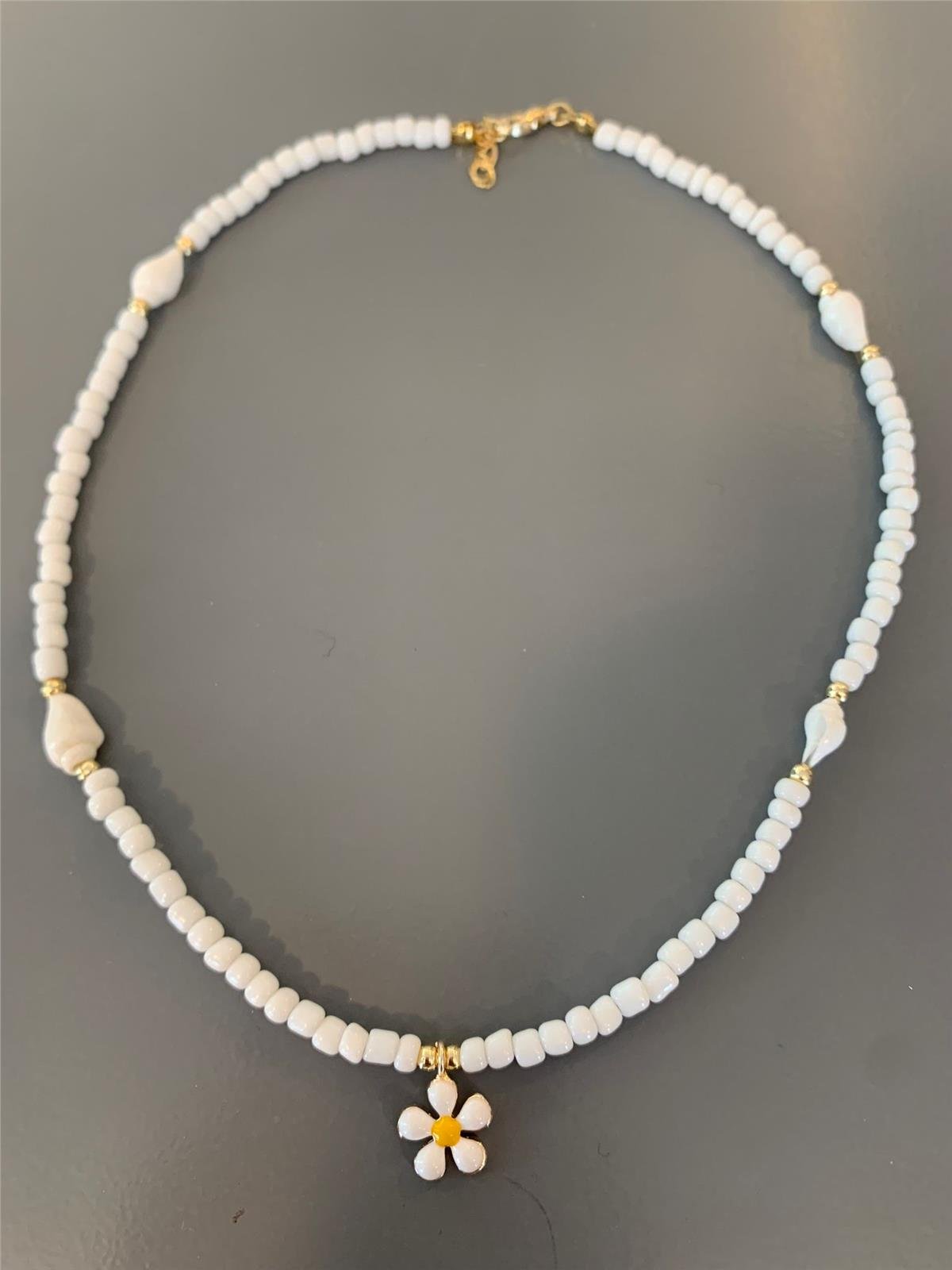 Papatya ve Deniz Kabuklu Boncuklu Kolye