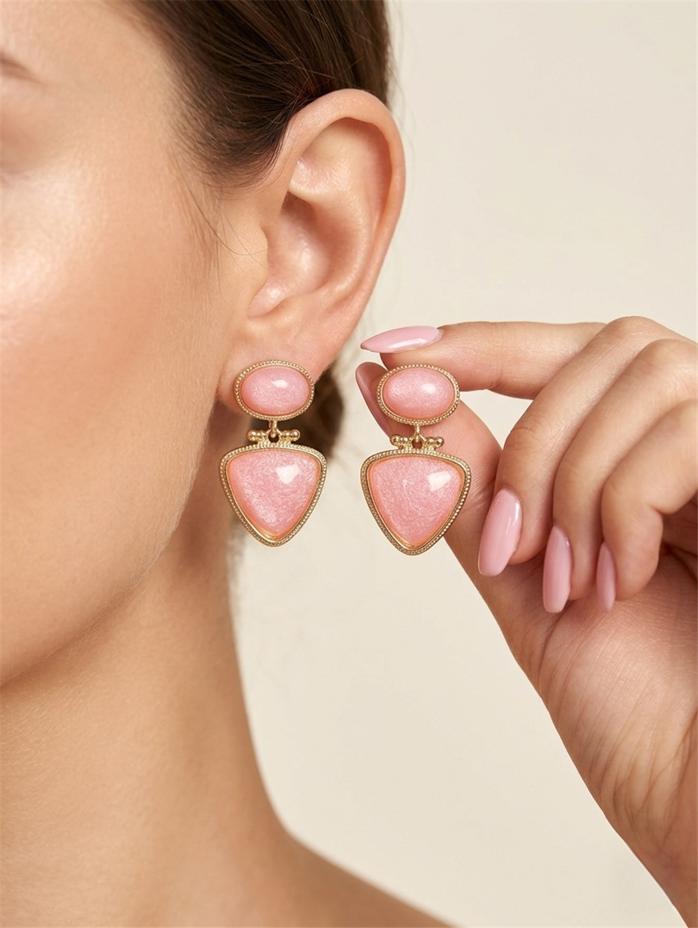 Pembe Taşlı Oval ve Üçgen Tasarım Sarkıt Küpe