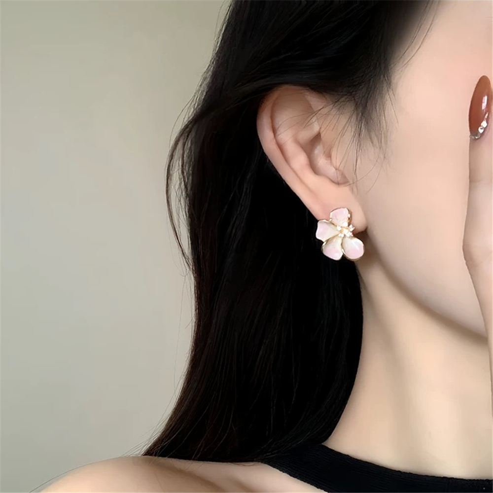 Pudra Pembe Geçişli Soft Mineli Çiçek Küpe