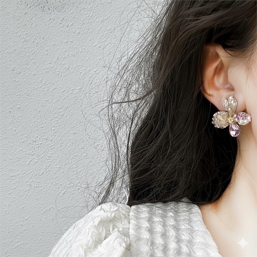 Şampanya ve Pembe Kristal Taşlı Çiçek Küpe