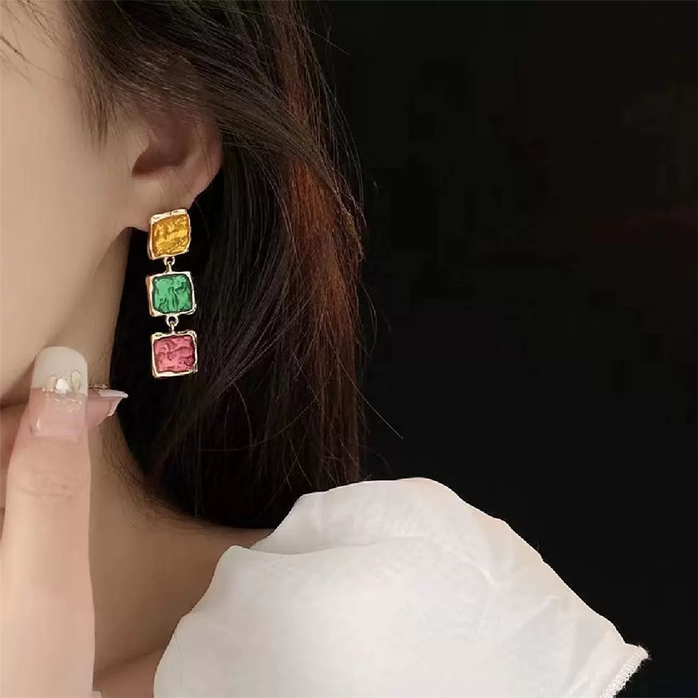 Sarı, Yeşil ve Pembe Kare Taşlı Sarkıt Küpe