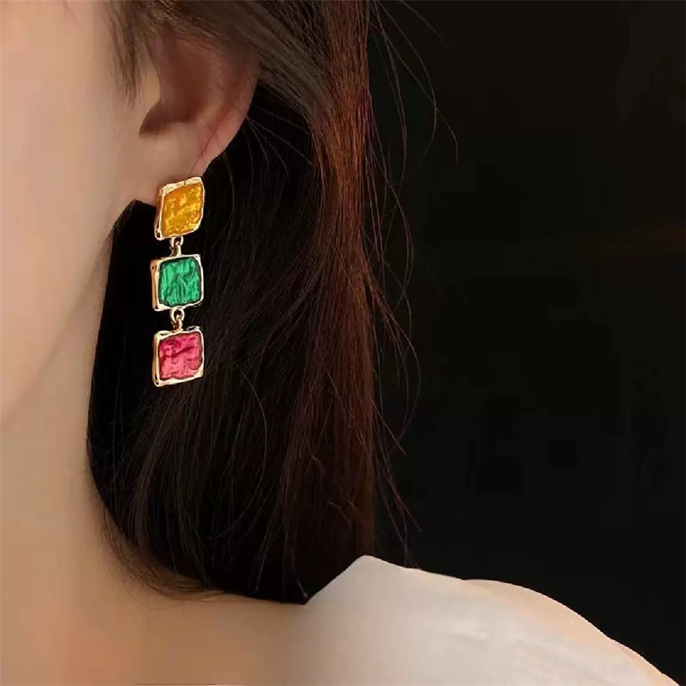 Sarı, Yeşil ve Pembe Kare Taşlı Sarkıt Küpe