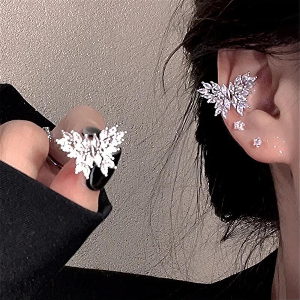 Silver Kristalli Kelebek Kulak Aksesuarı