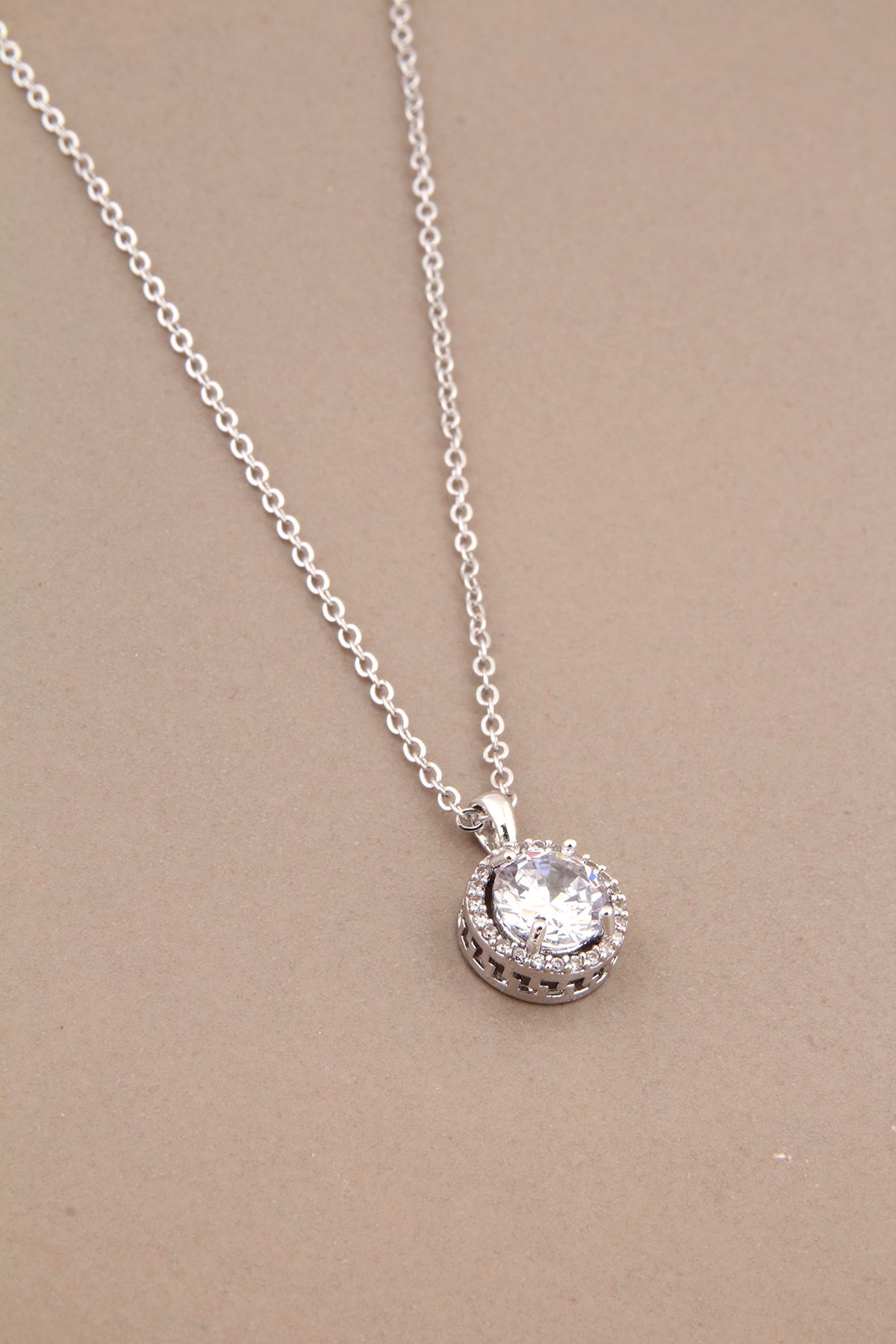 Silver Renk Zirkon Tek Taşlı Kolye