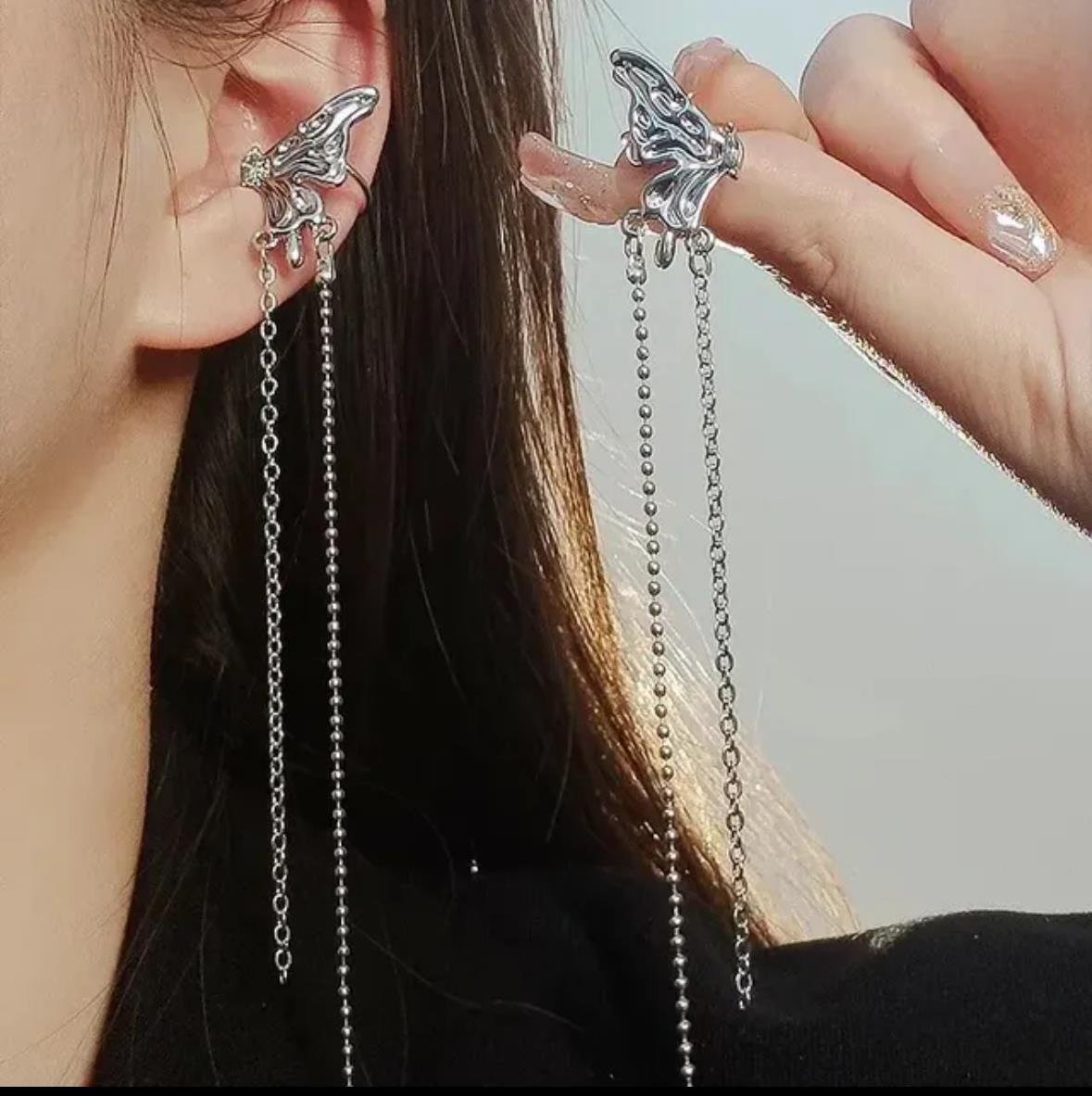 Silver Sallantılı Kelebekli Kulak Aksesuarı Küpe