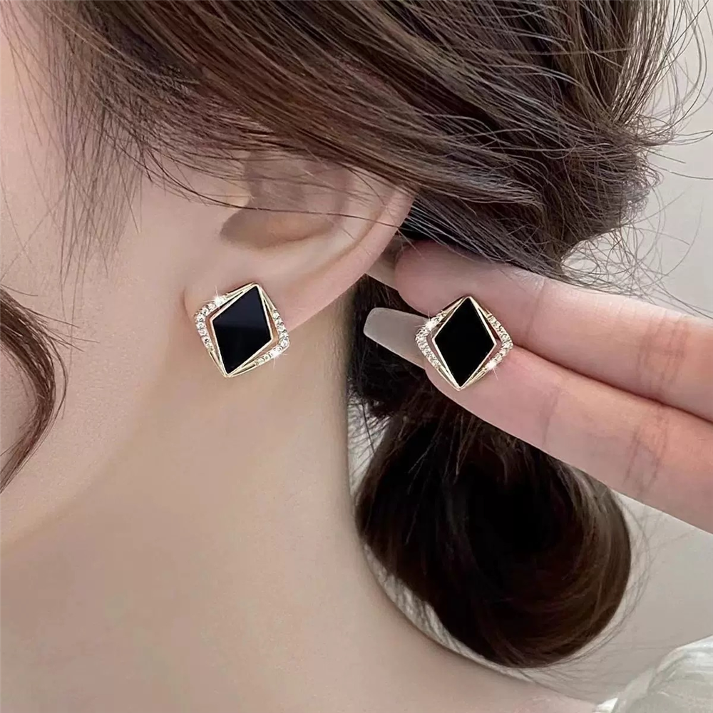 Siyah Geometrik Taşlı Işıltılı Küpe