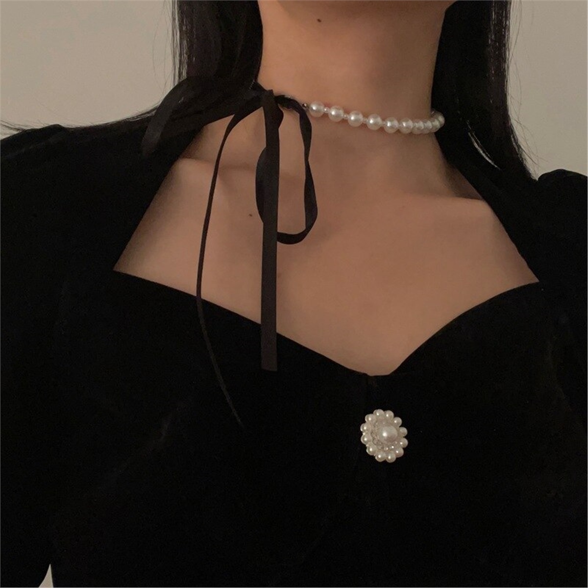 Siyah Kurdeleli İncili Choker Kolye