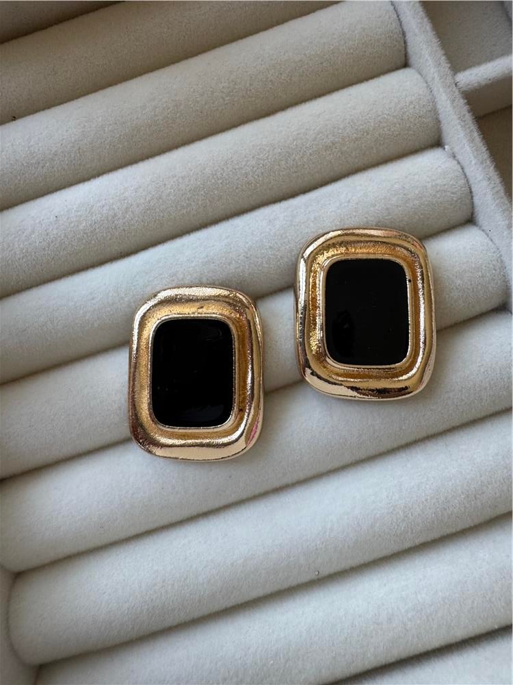 Siyah Mineli Gold Kenarlı Dikdörtgen Küpe