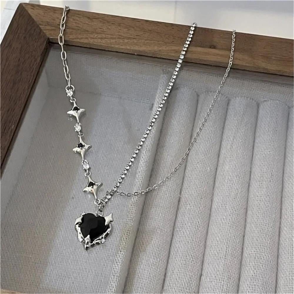 Siyah Taşlı Kalp Silver Kolye