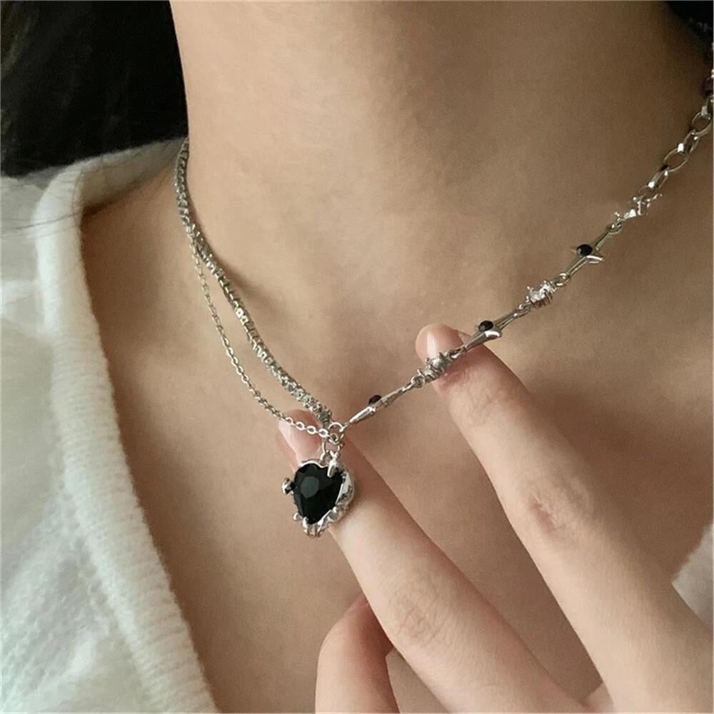 Siyah Taşlı Kalp Silver Kolye