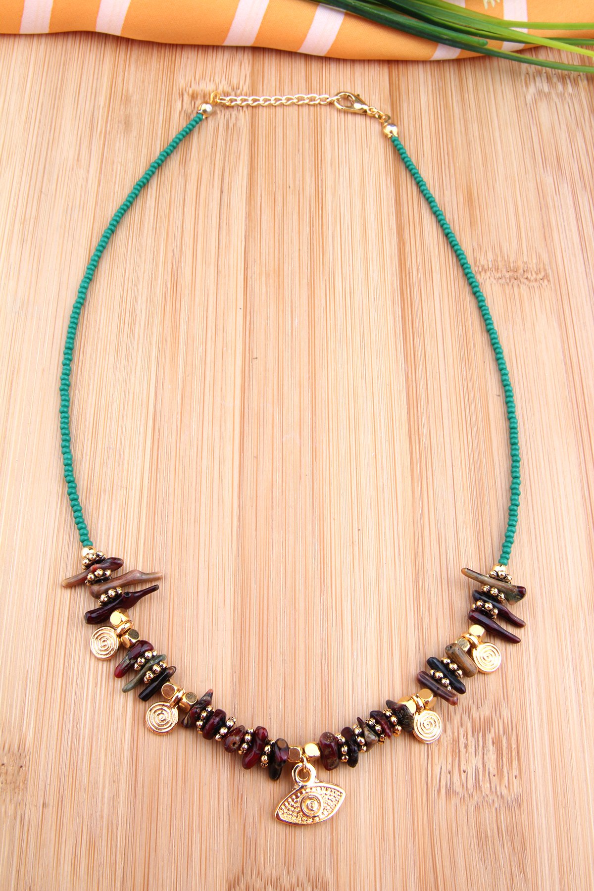 Yeşil Dal Mercan Taşlı Göz Figürlü Tasarım Kolye