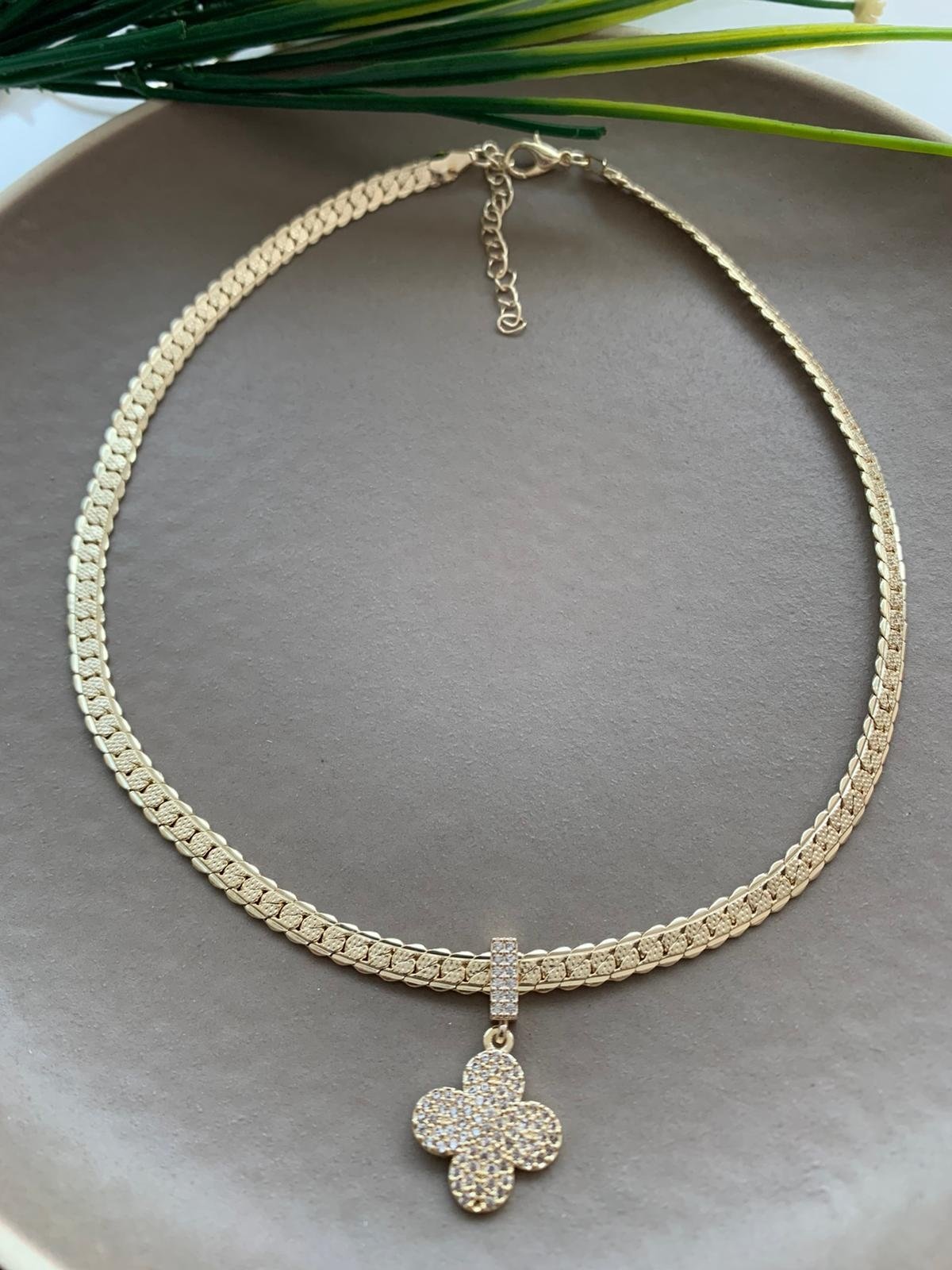 Zirkon Taşlı Yonca Figürlü Gold Kalın Zincir Kolye