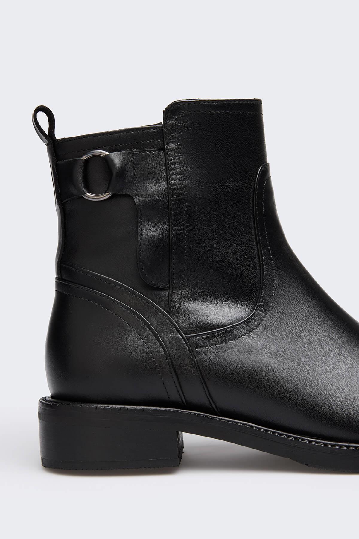 Doe Siyah Deri Kadın Bot