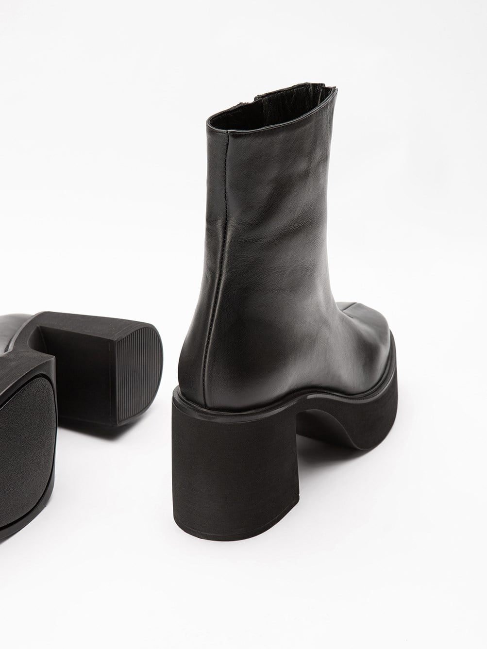 Menor Siyah Deri Bot