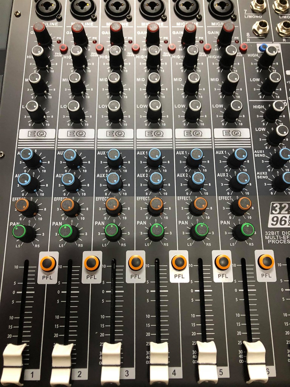 GOLD AUDIO PRO-M1310D 10 KANALLI 2X350 WATT ÇİFT AUXLU DİGİTAL EFEKTLİ ANFİLİ MİKSER