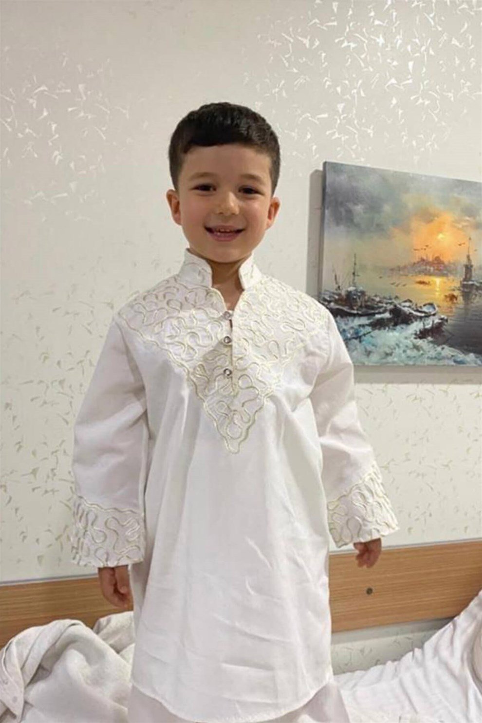 Uzun Sünnet Gömlekleriİsim Nakışlı Krem Lacivert Sünnet Gömleği