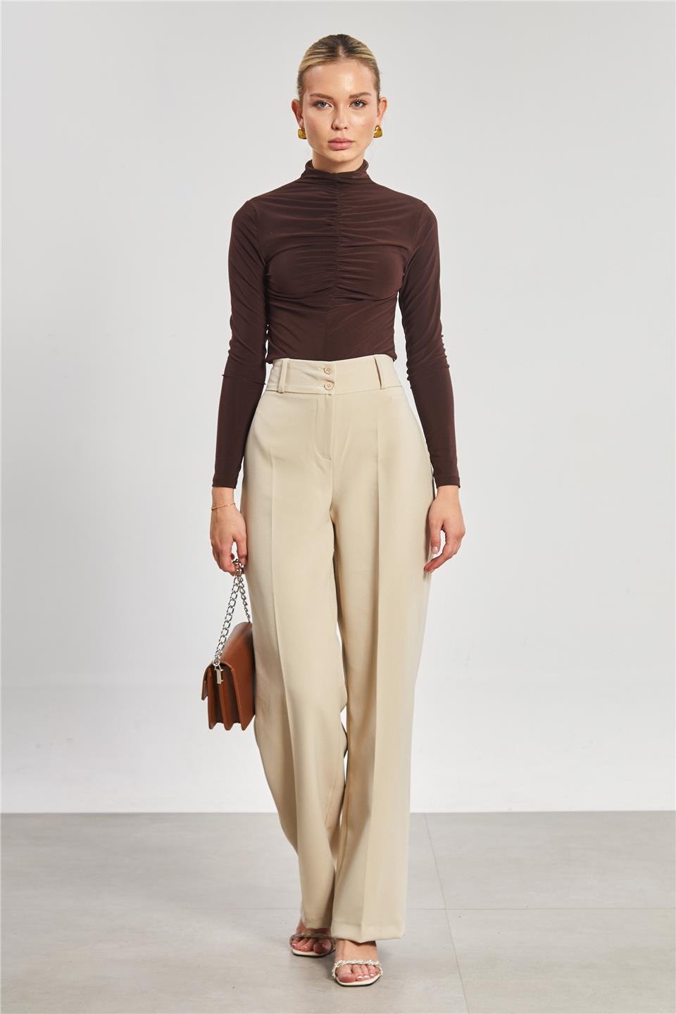 Dik yaka önü büzgülü bluz-13747 Kahve