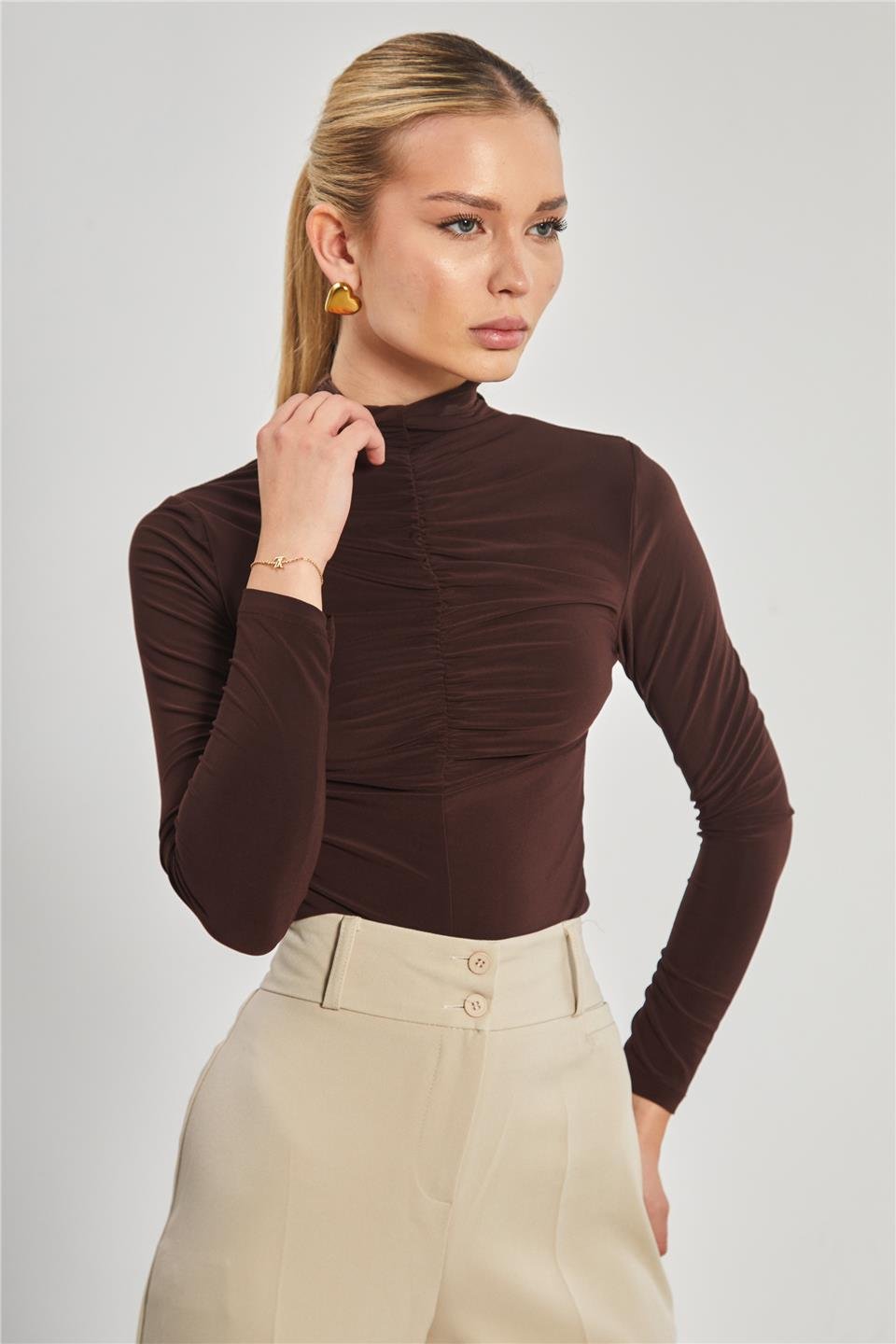 Dik yaka önü büzgülü bluz-13747 Kahve