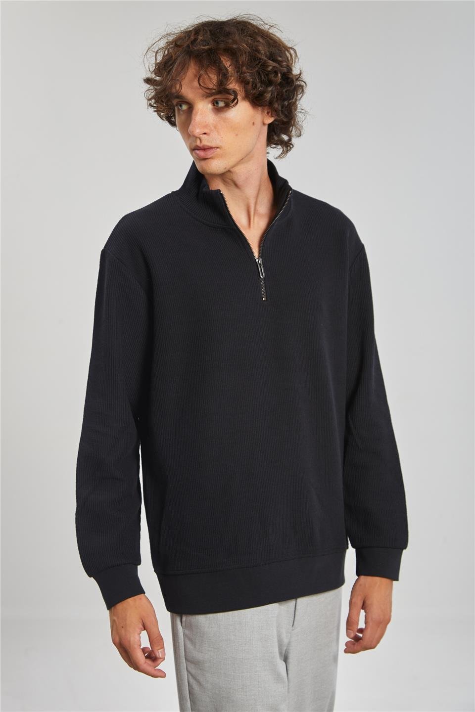 Dik Yaka Yarım Fermuarlı Erkek Sweat - Siyah