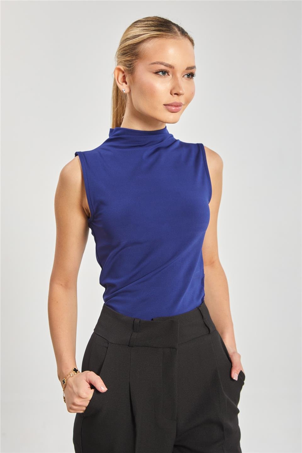 Kadın Dik Yaka Sıfır Kol Body - Lacivert