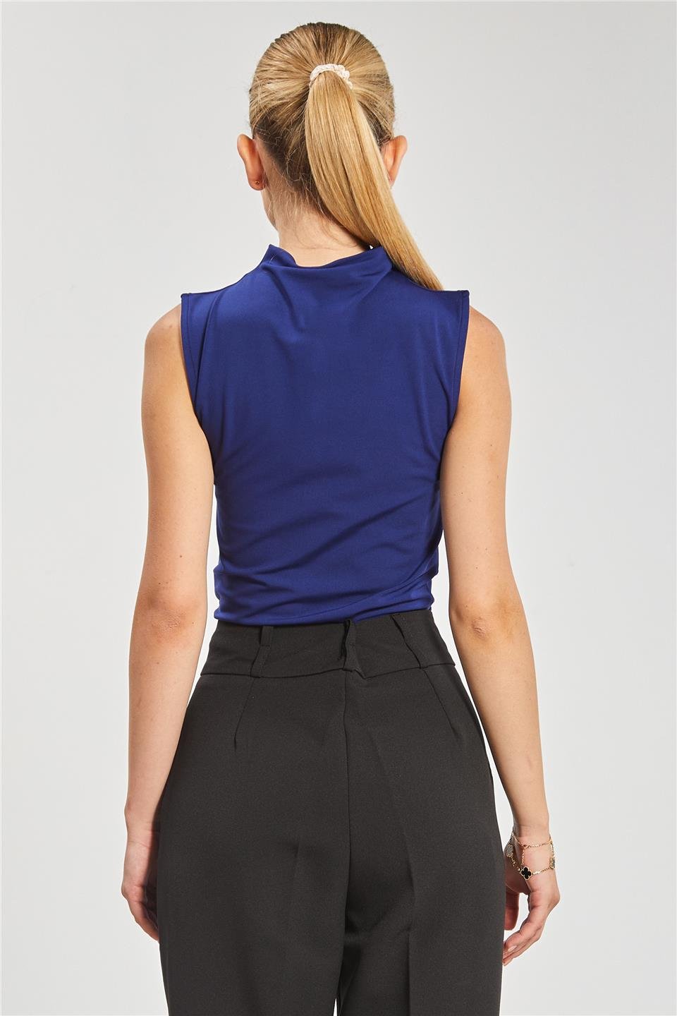 Kadın Dik Yaka Sıfır Kol Body - Lacivert