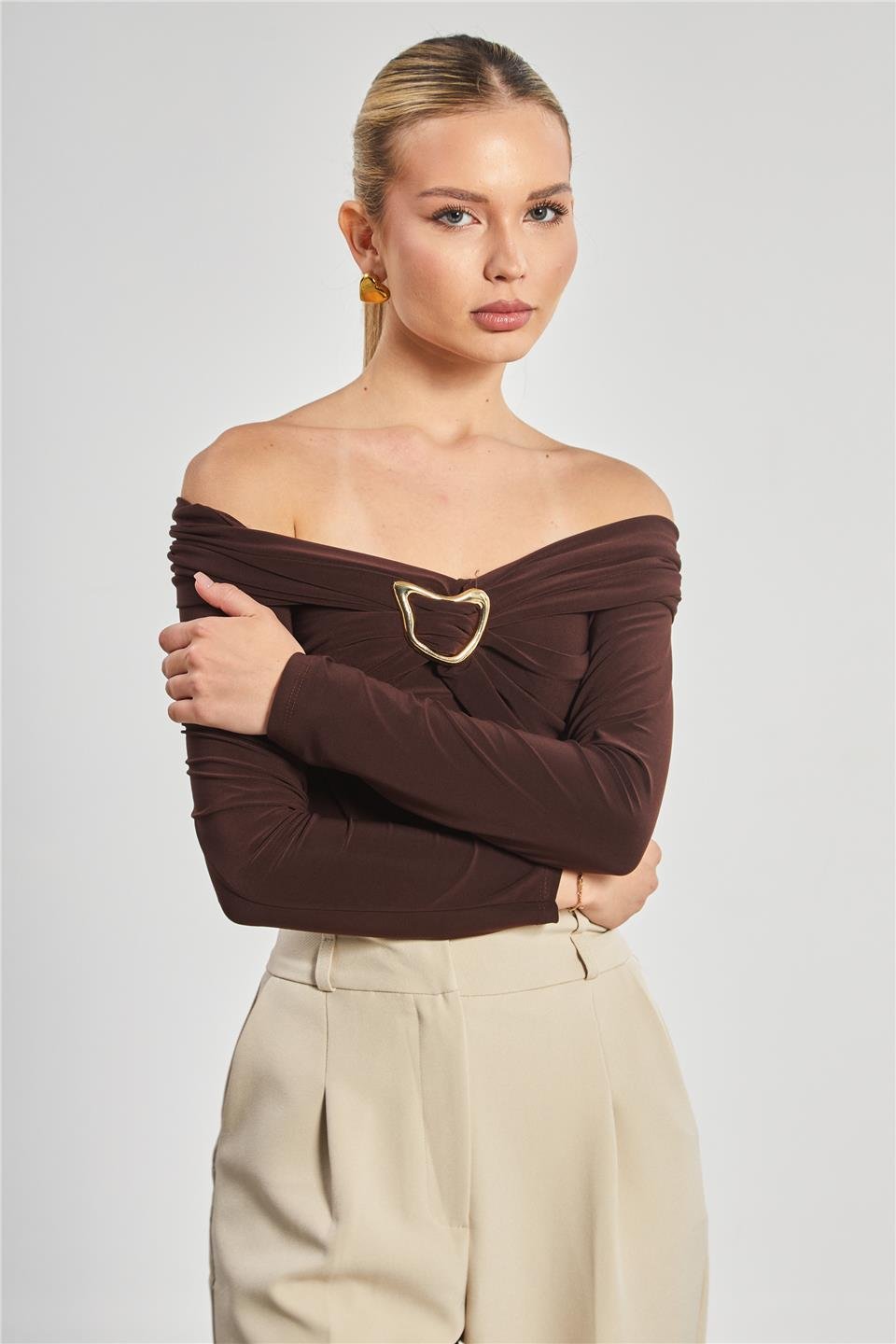 Madonna yaka tokalı bluz-13890 Kahve