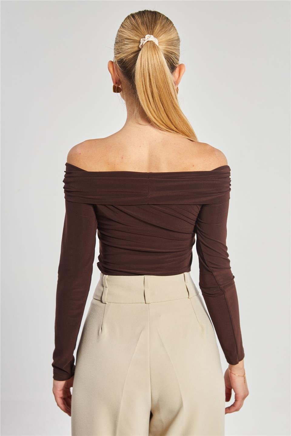 Madonna yaka tokalı bluz-13890 Kahve