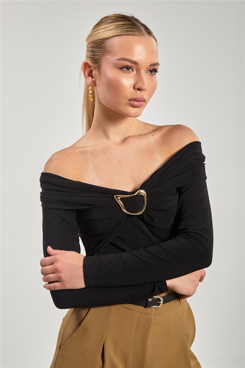 Madonna yaka tokalı bluz-13890 Siyah