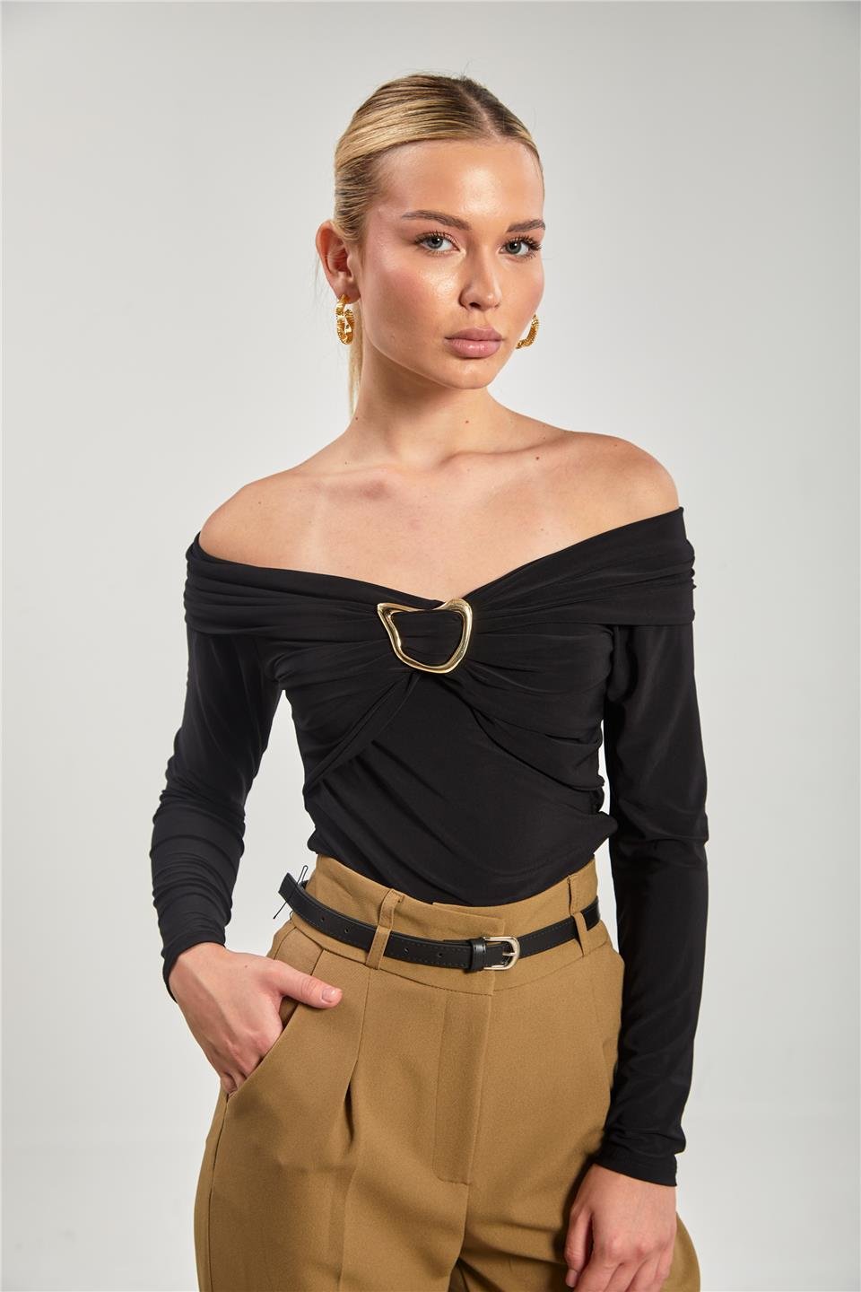 Madonna yaka tokalı bluz-13890 Siyah