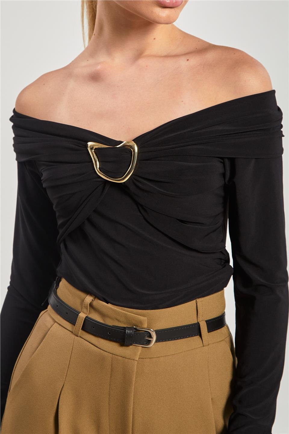 Madonna yaka tokalı bluz-13890 Siyah