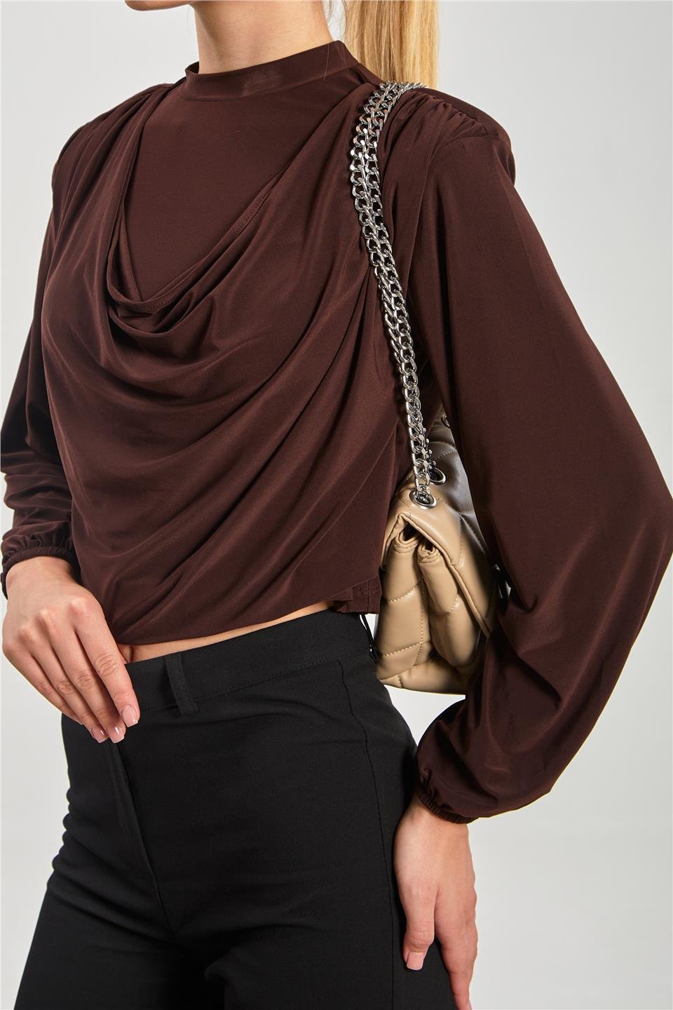 Omuz vatkalı degaje yaka bluz-13660 Kahve