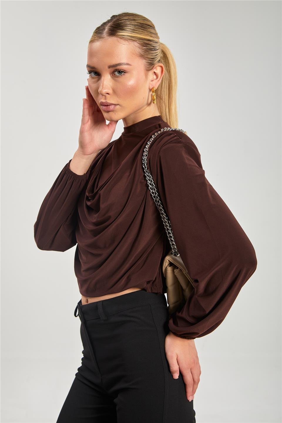 Omuz vatkalı degaje yaka bluz-13660 Kahve