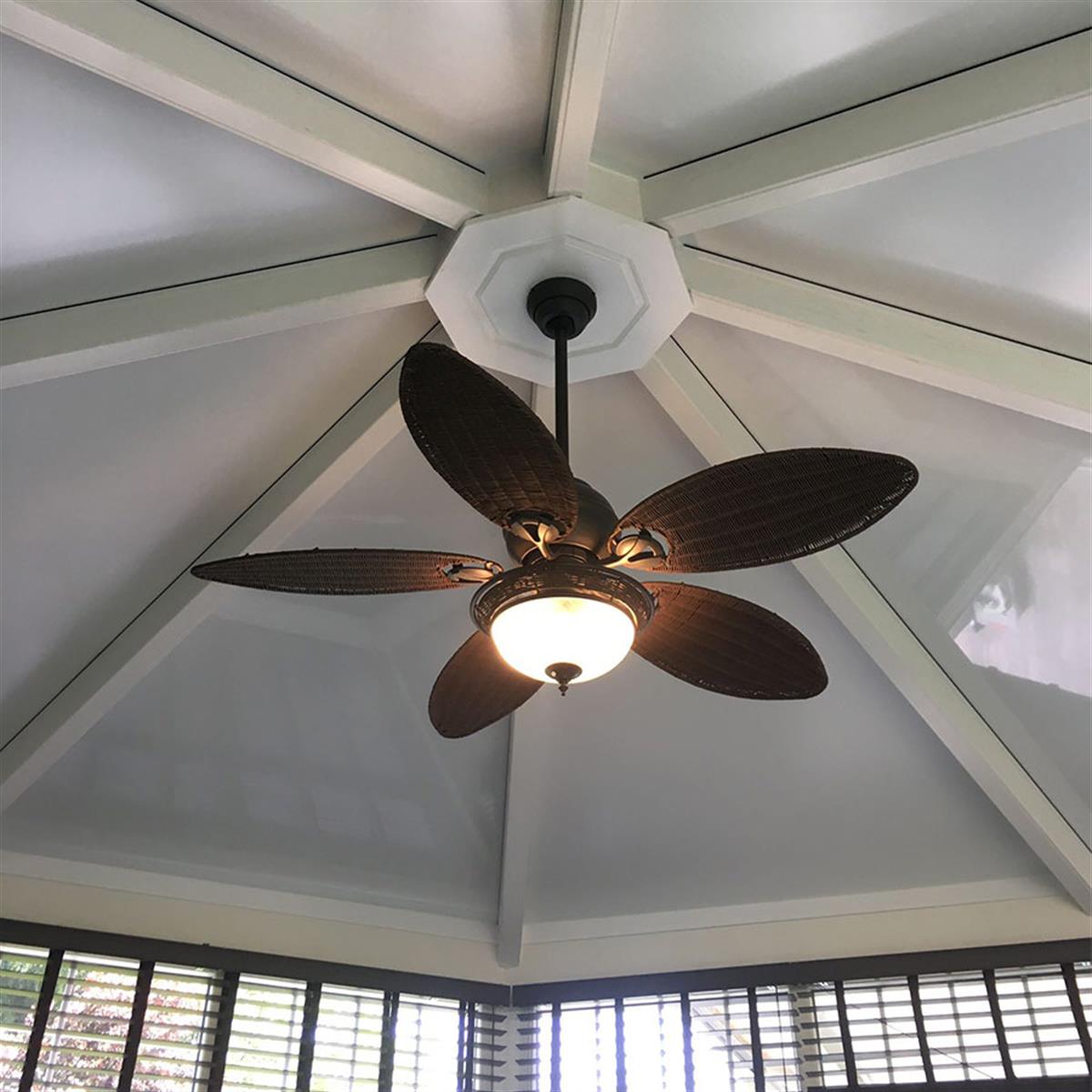 Caribbean Breeze Yıpranmış Bronz - 137 Cm - Hasır Kanatlı ve Aydınlatmalı Tavan VantilatörüHunterFan
