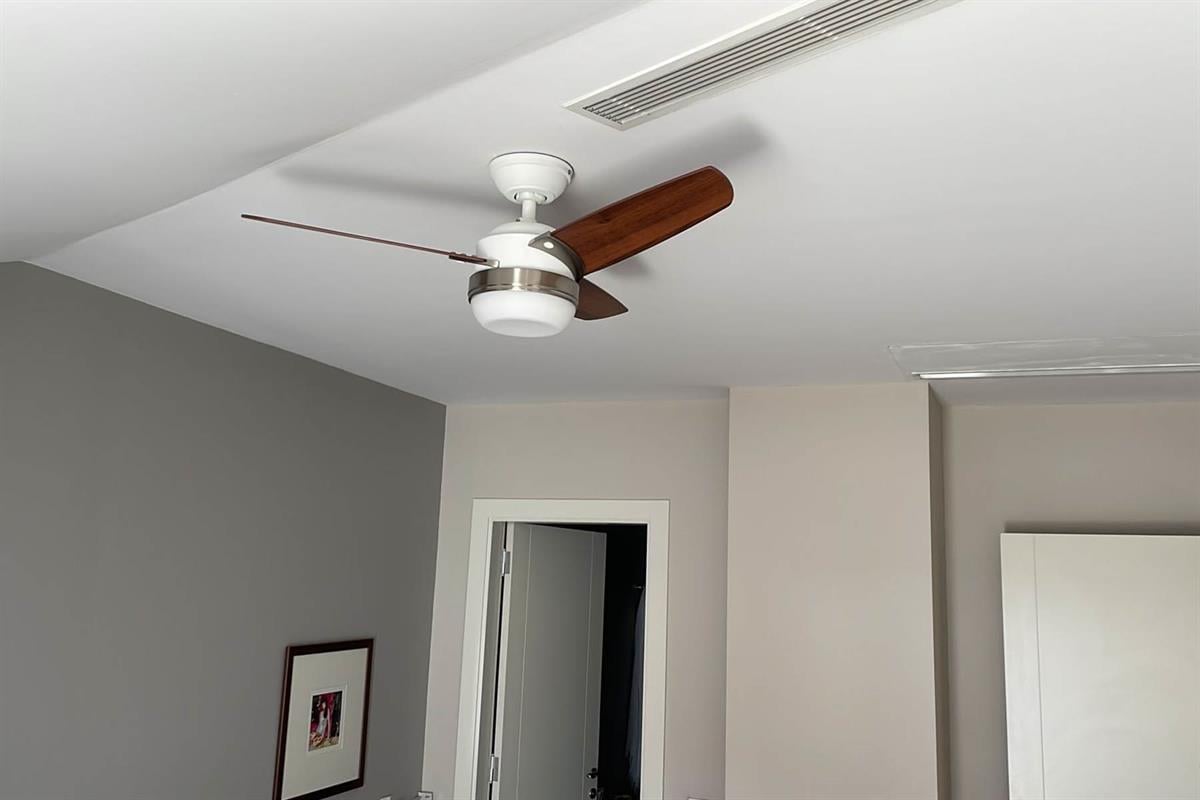 Nova Beyaz - 107 Cm. Aydınlatmalı Tavan VantilatörüHunterFan