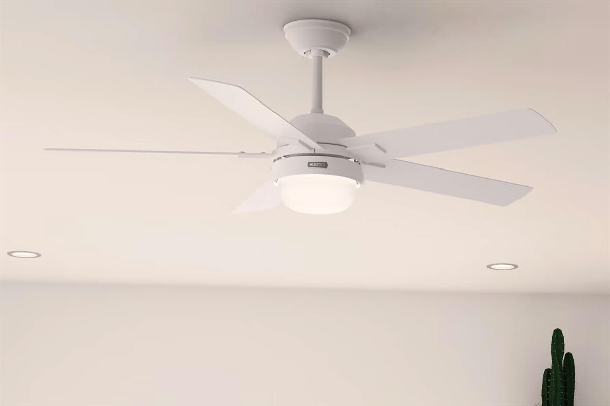 Zeal Beyaz 132 Cm. Aydınlatmalı Tavan VantilatörüHunterFan