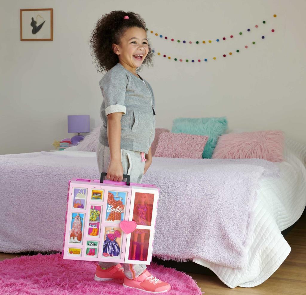barbieBarbie Yeni Rüya Dolabı Oyun Seti HGX57 Sarışın Barbie, 15'ten fazla saklama alanı, ayna, çamaşır sepeti, 30'dan fazla kıyafet ve aksesuarlarıyla, 3 yaş ve üzeri