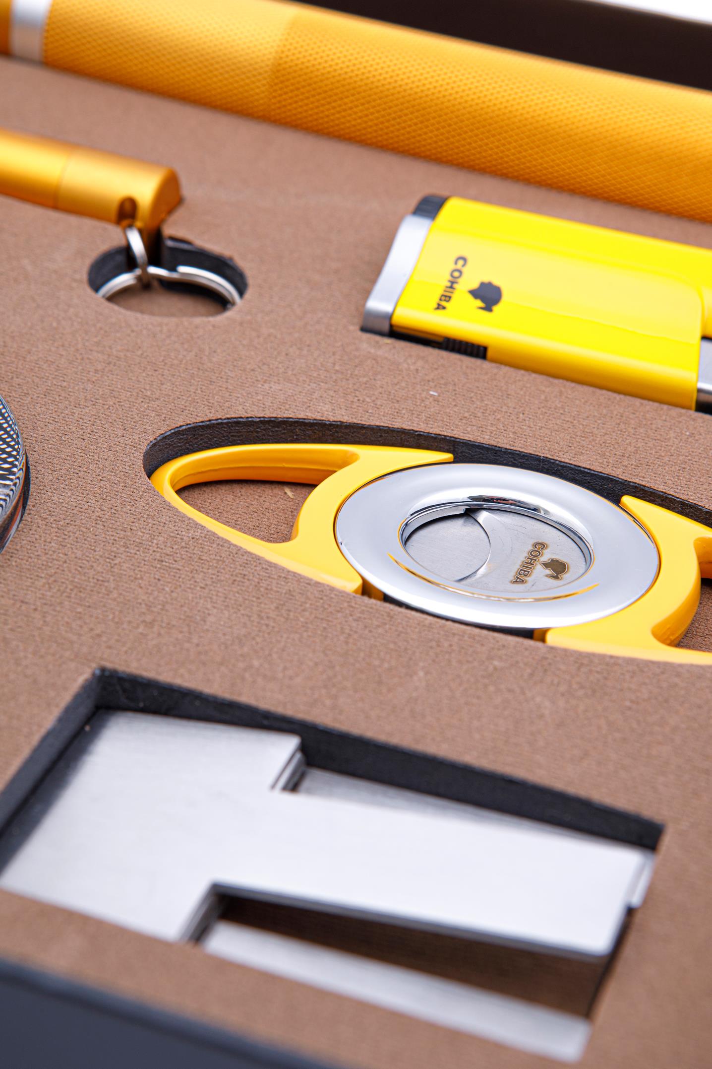 TR8392,Cohiba Çakmak Kesici Tüp Küllük Delici Sehpa Altılı Sarı - Gümüş Puro Seti