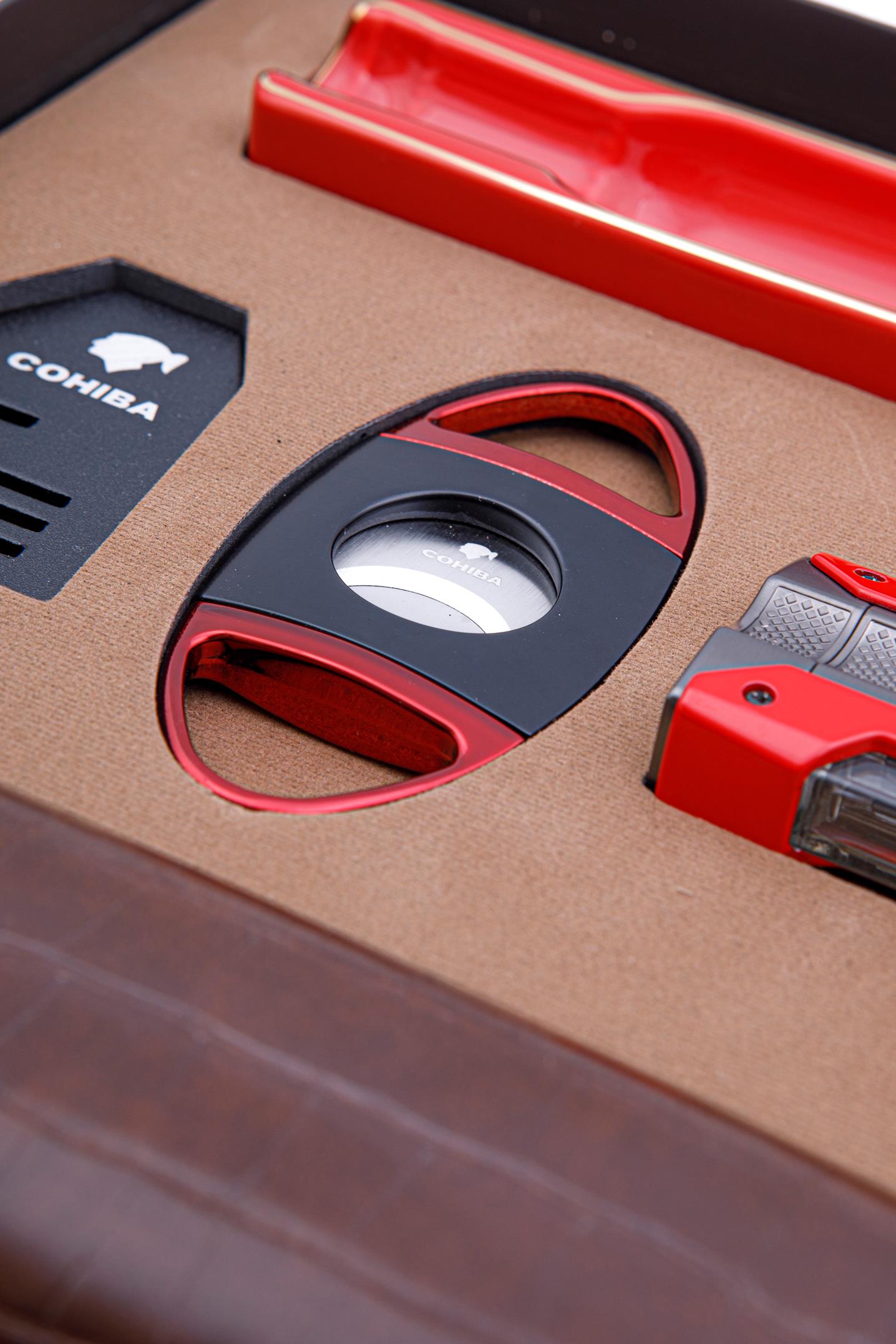 TR8389,Cohiba Çakmak Kesici Kılıf Küllük Sehpa Beşli Kırmızı Puro Seti