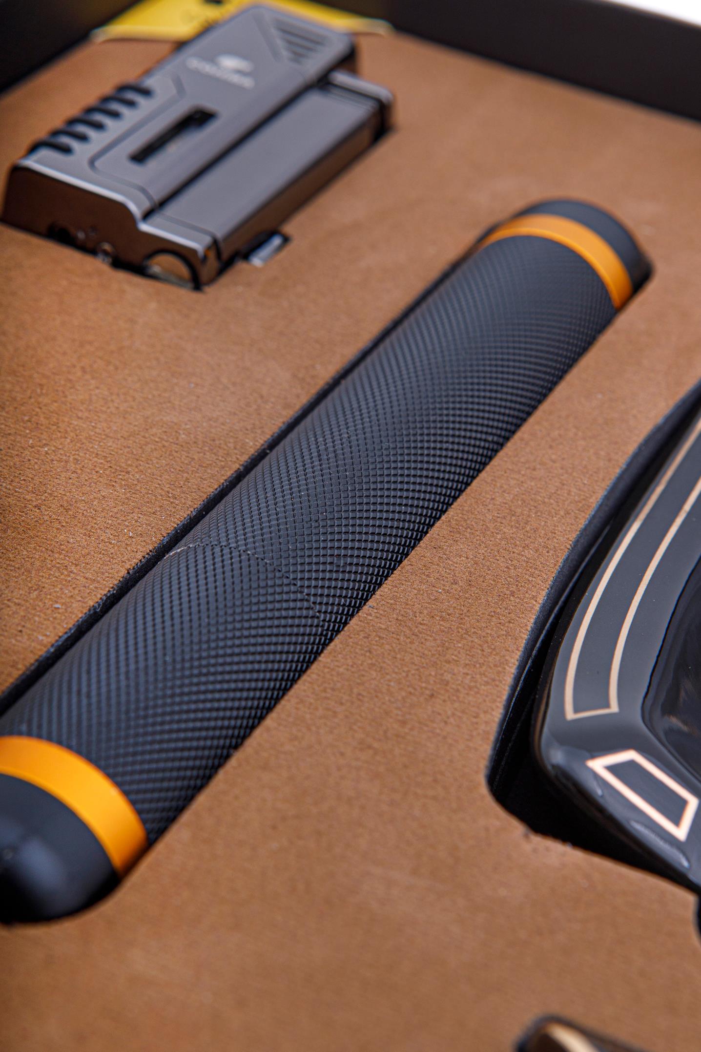 TR8390,Cohiba Çakmak Kesici Tüp Küllük Sehpa Beşli Siyah Puro Seti