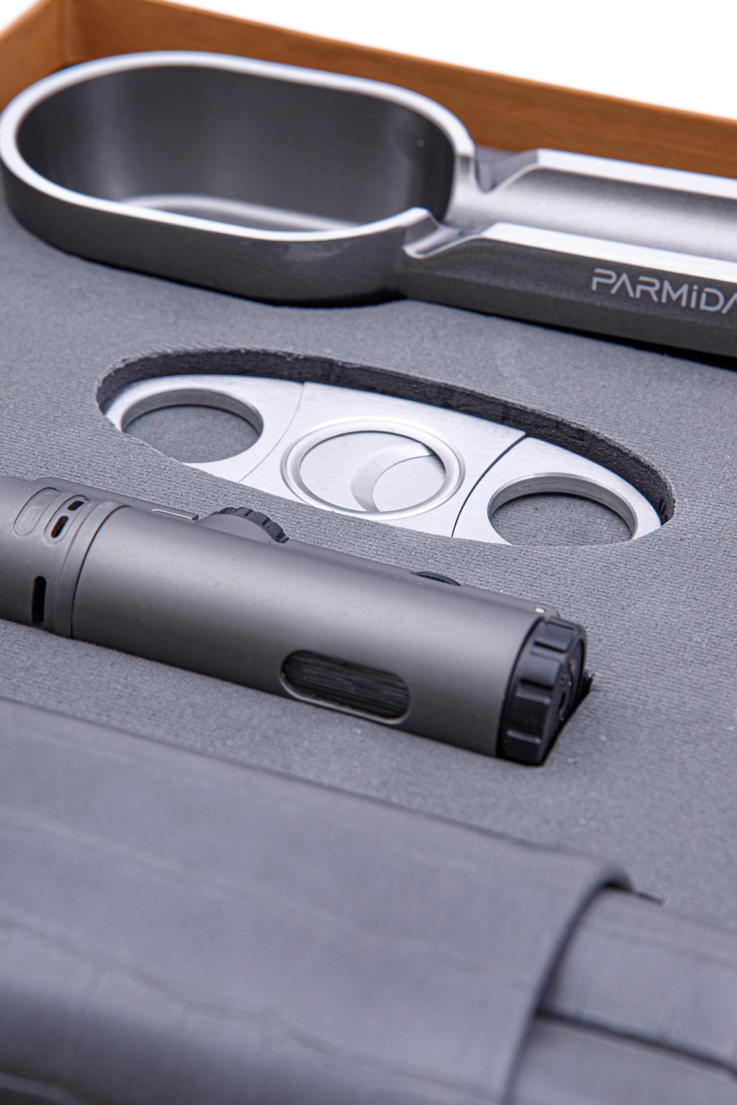 TR8386,Parmida Çakmak Kesici Kılıf Küllük Sehpa Beşli Gri Puro Seti