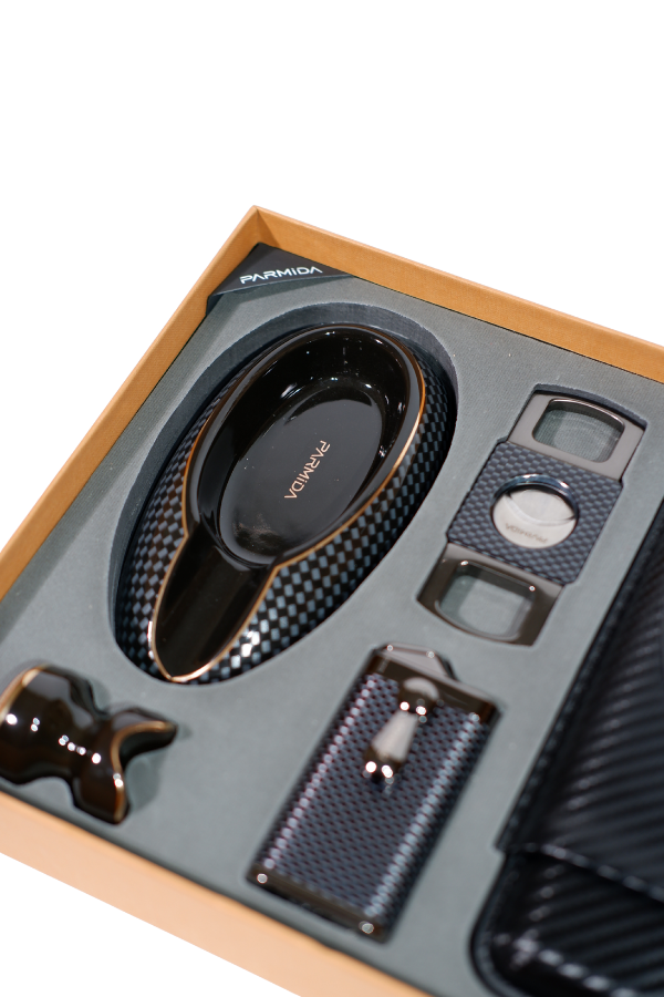 TR8812,Parmida Çakmak Kesici Küllük Kılıf Sehpa Karbon Desenli Beşli Puro Seti