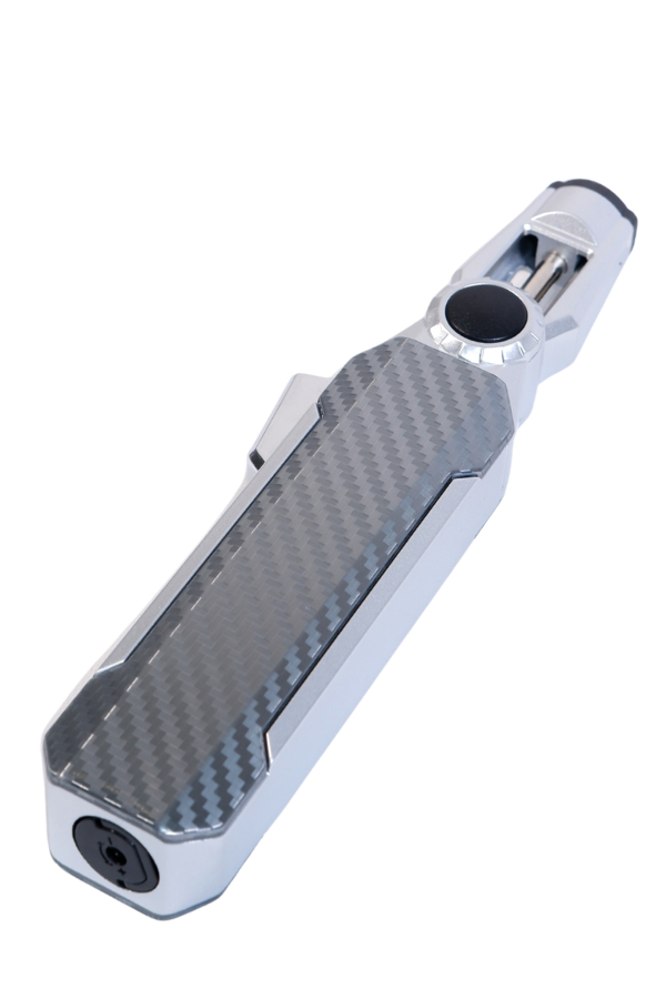 TR9244,Parmida Tek Torch Pürmüz Oynar Başlıklı Karbon Desenli Gümüş Masa Tipi Metal Puro Çakmağı