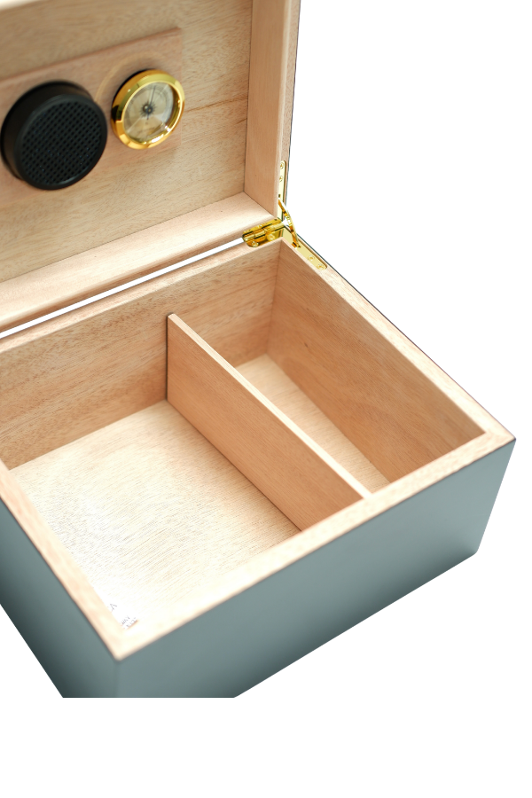TR9638,PremiumQuality Polermo Siyah Sedir Humidor Puro Kutusu