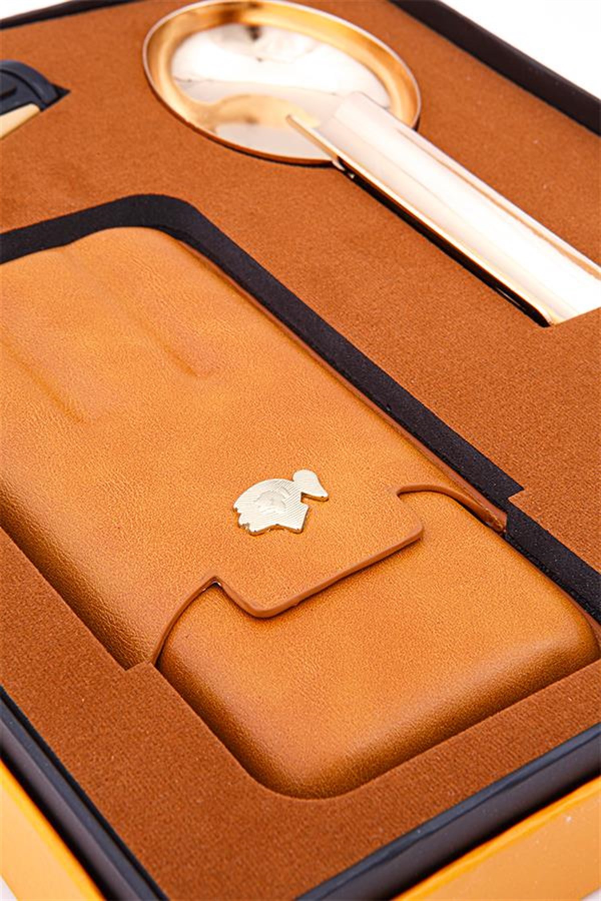 TR4862,Cohiba Çakmak Kılıf Küllük Kesici Dörtlü Gold Puro Seti