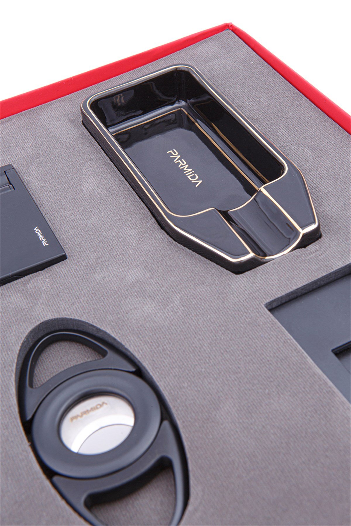 TR4798,Parmida Çakmak Kesici Küllük Sehpa Dörtlü Siyah Puro Seti