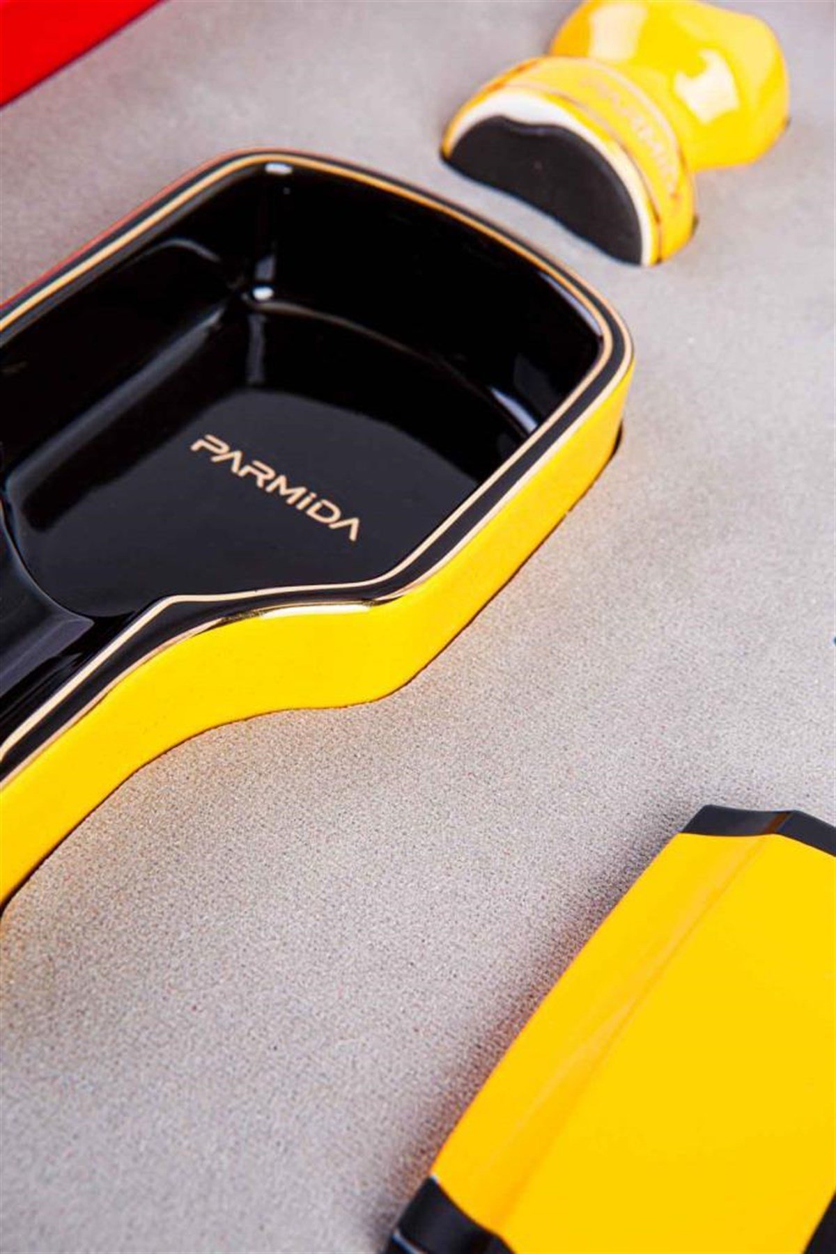 TR3867,Parmida Sarı Çakmak Küllük Kesici Tutucu Dörtlü Puro Seti