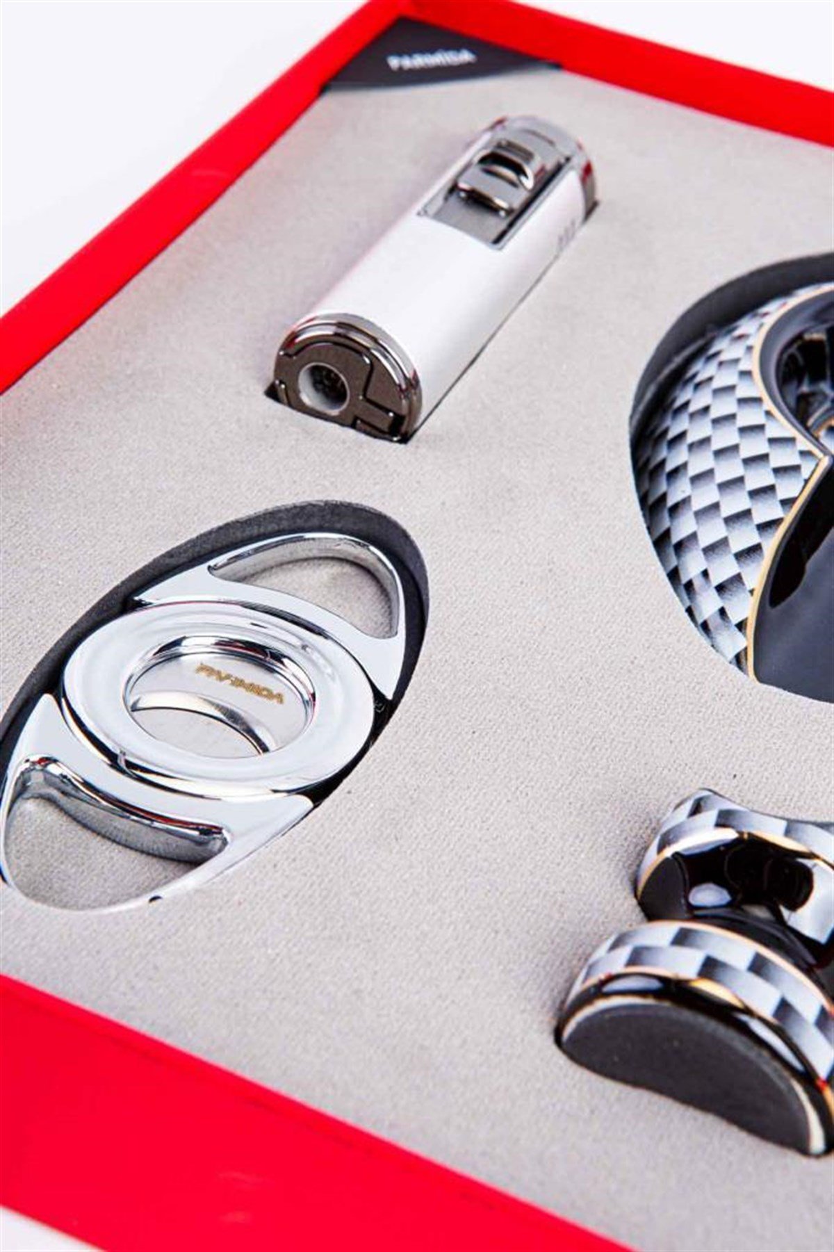 TR3866,Parmida Siyah Beyaz Çakmak Küllük Kesici Tutucu Dörtlü Puro Seti