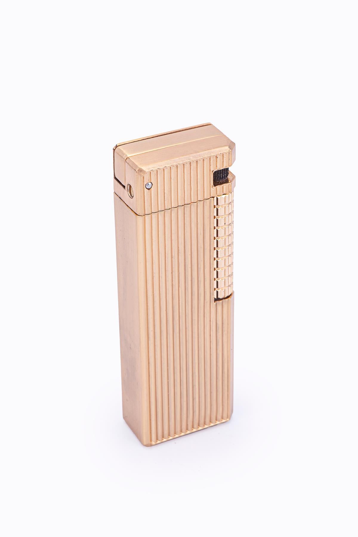 TR7218,Parmida Gold Çizgi Detaylı Soft Flame Metal Çakmak